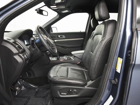 Used 2018 Ford Explorer XLT w/ Equipment Group 202A image 11