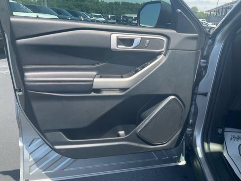 Used 2021 Ford Explorer XLT RWD image 17