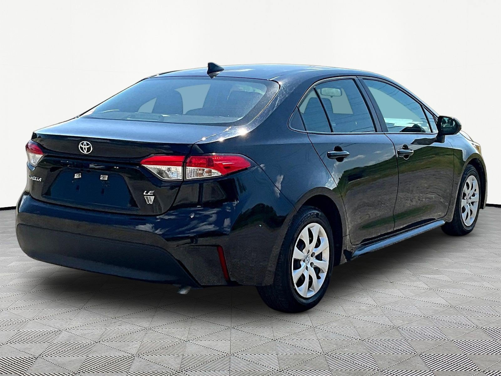 Used 2024 Toyota Corolla LE FWD image 6
