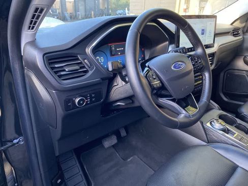 Used 2025 Ford Escape Platinum AWD/4WD image 2