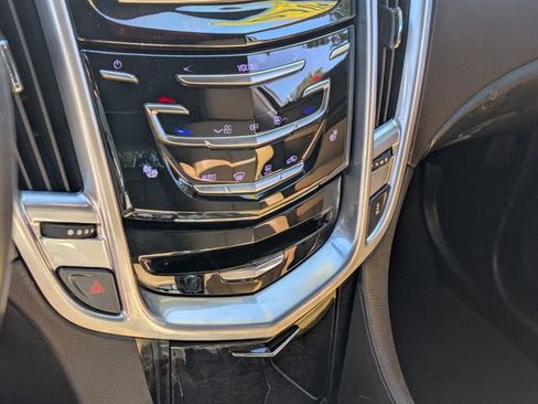 Used 2016 Cadillac SRX Luxury image 28