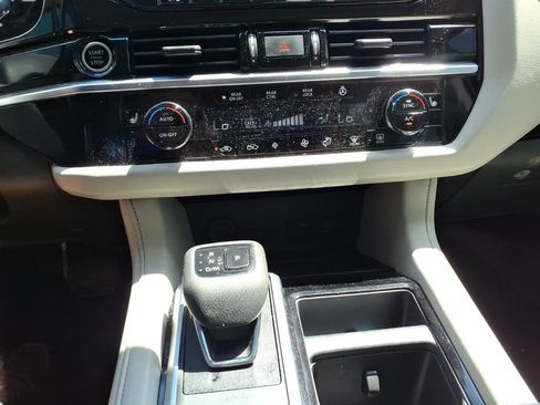 Used 2023 Nissan Pathfinder SL AWD/4WD image 22