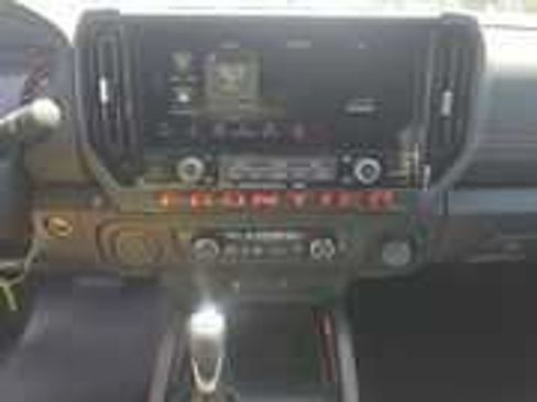Used 2025 Nissan Frontier Pro-X RWD image 15