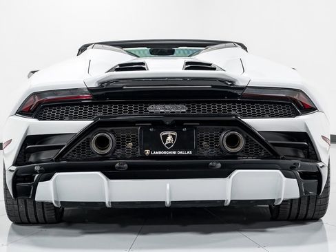 Used 2022 Lamborghini Huracan EVO RWD image 4