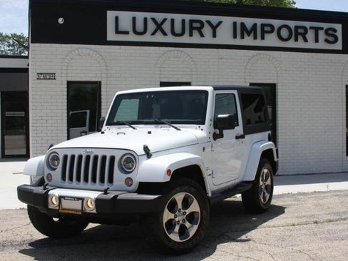 Used 2016 Jeep Wrangler Sahara w/ Dual Top Group AWD/4WD image 3
