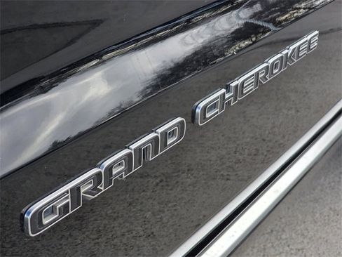 Used 2018 Jeep Grand Cherokee Summit image 8