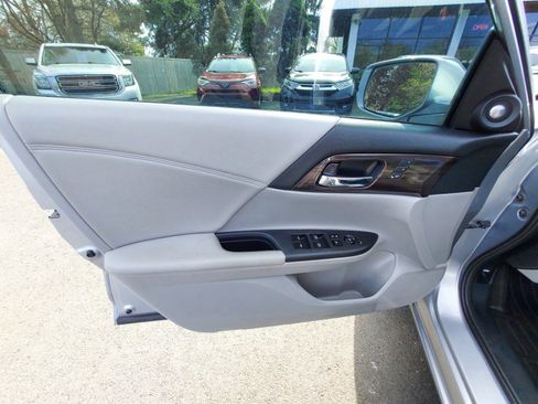 Used 2016 Honda Accord EX-L image 8