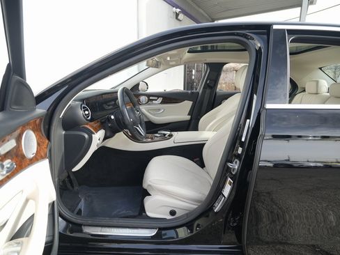 Used 2019 Mercedes-Benz E 300 4MATIC w/ Premium 1 Package image 26