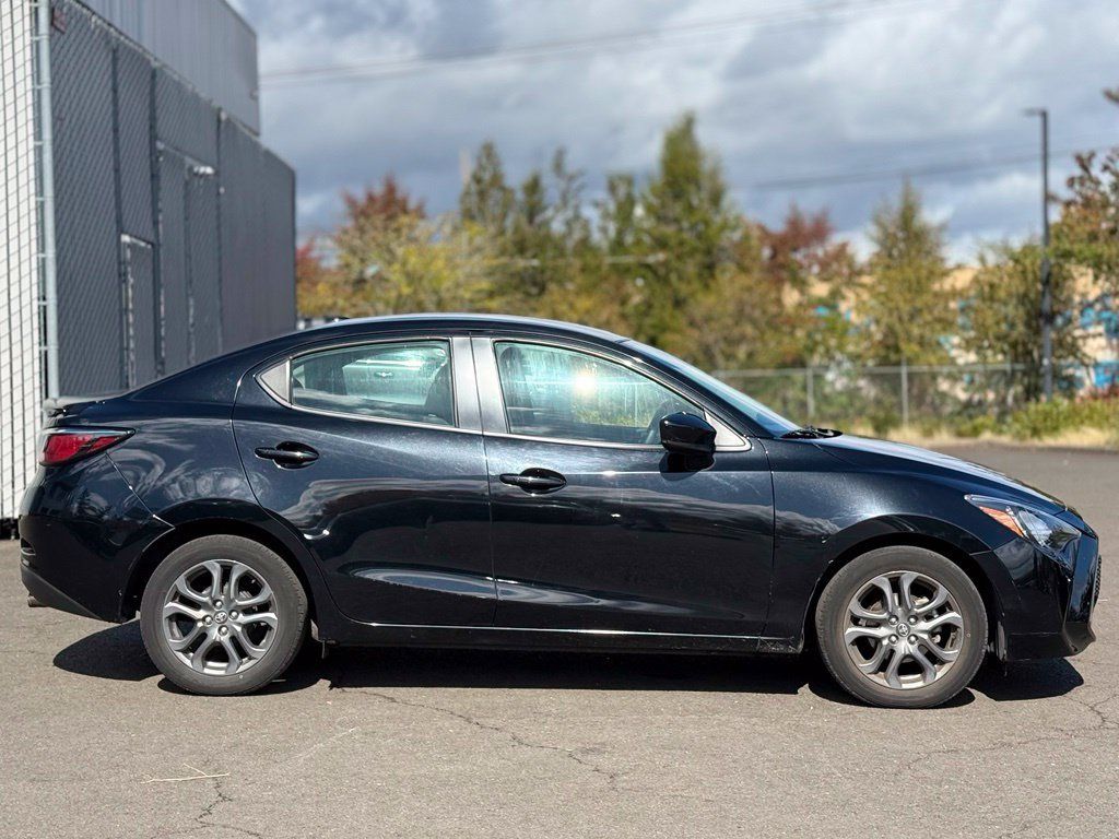 Used 2019 Toyota Yaris LE FWD image 6