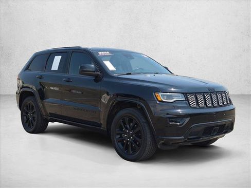 Used 2020 Jeep Grand Cherokee Altitude AWD/4WD image 3