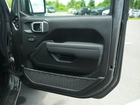 New 2026 Jeep Gladiator Sport w/ Dual Top Group AWD/4WD image 18