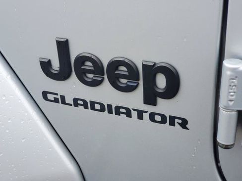 Used 2022 Jeep Gladiator Sport AWD/4WD image 29