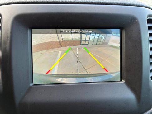 Used 2018 Jeep Compass Latitude w/ Popular Equipment Group FWD image 20