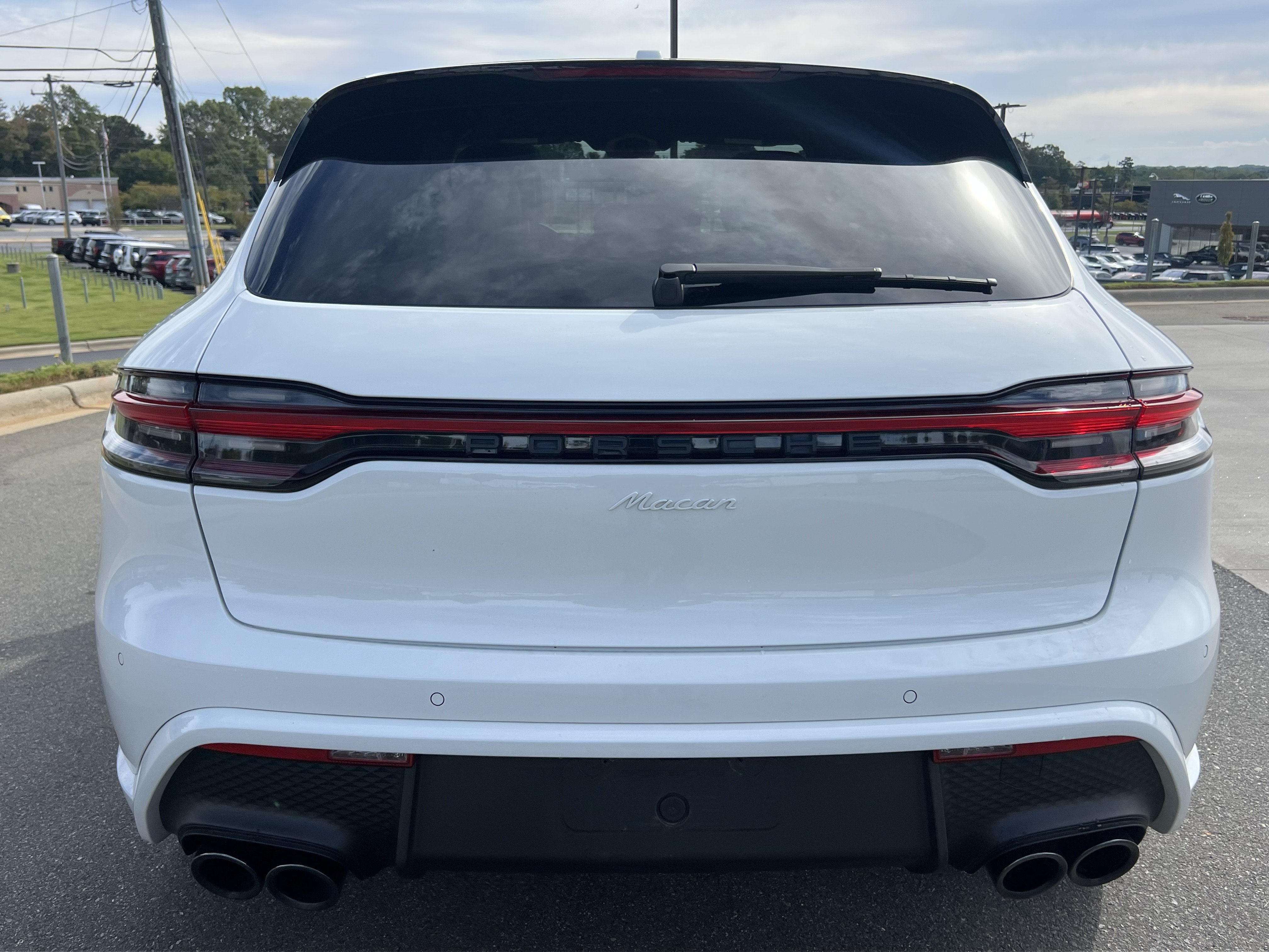 Used 2023 Porsche Macan AWD/4WD image 8