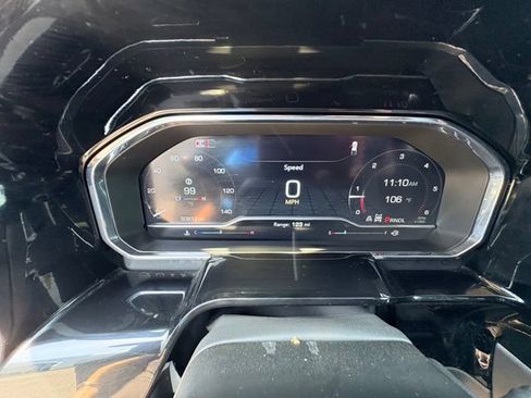 Used 2025 GMC Sierra 1500 SLT AWD/4WD image 24