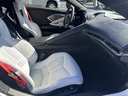 Used 2022 Chevrolet Corvette Stingray Preferred Cpe w/ Body-Color Dual Roof Package image 17