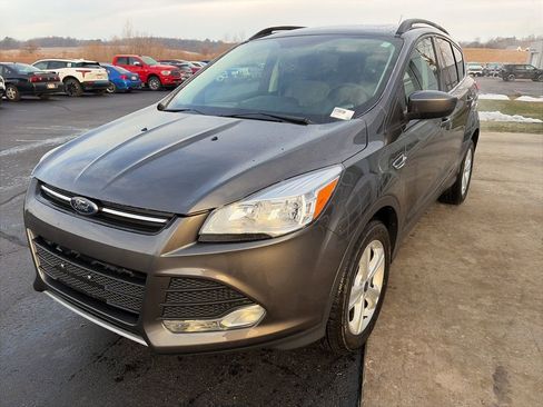 Used 2016 Ford Escape SE w/ Equipment Group 201A image 3