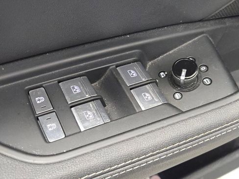 Used 2022 Audi e-tron Premium Plus w/ Premium Plus Package image 21