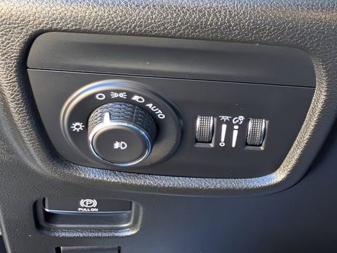 Used 2023 Jeep Grand Cherokee L Limited w/ Luxury Tech Group II image 24