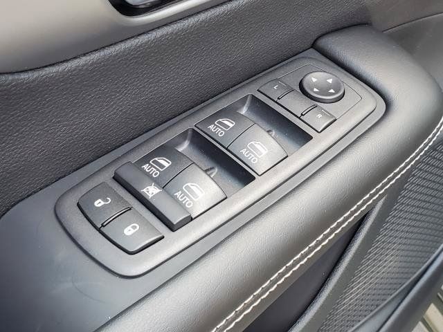 New 2027 Chrysler Pacifica Select AWD/4WD image 18
