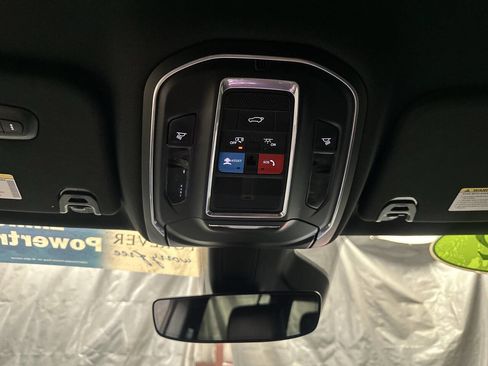 Used 2022 Jeep Wagoneer Series II AWD/4WD image 24