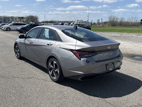 Used 2022 Hyundai Elantra Limited image 6