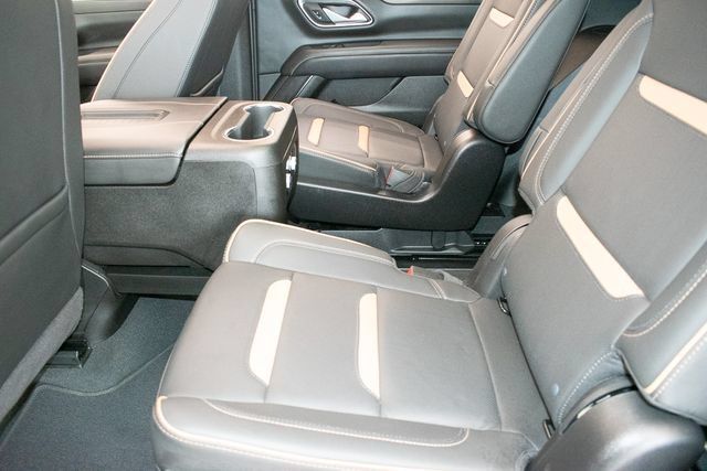Used 2024 GMC Yukon AT4 w/ AT4 Premium Package AWD/4WD image 19