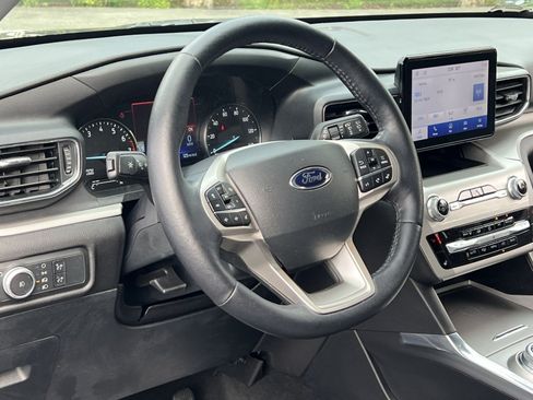 Used 2022 Ford Explorer XLT w/ Equipment Group 202A AWD/4WD image 15