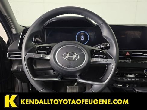 Used 2025 Hyundai Elantra SEL FWD image 10