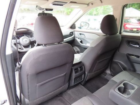 Used 2022 Nissan Rogue SV FWD image 14