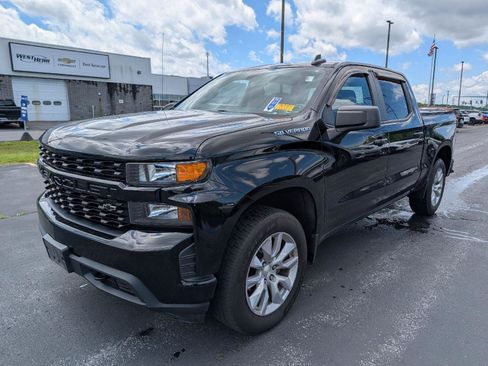 Used 2019 Chevrolet Silverado 1500 Custom w/ Custom Value Package AWD/4WD image 4