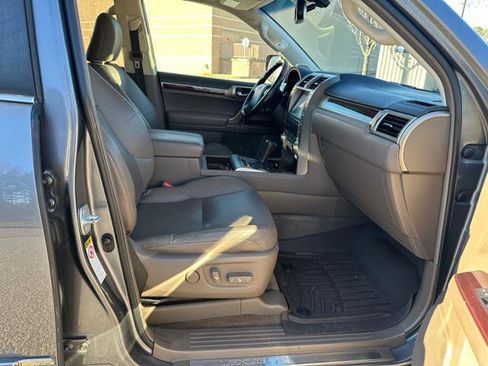 Used 2016 Lexus GX 460 w/ Premium Package AWD/4WD image 10