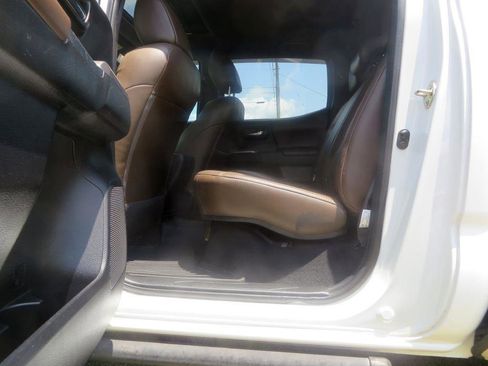 Used 2017 Toyota Tacoma Limited w/ Tow Package AWD/4WD image 16