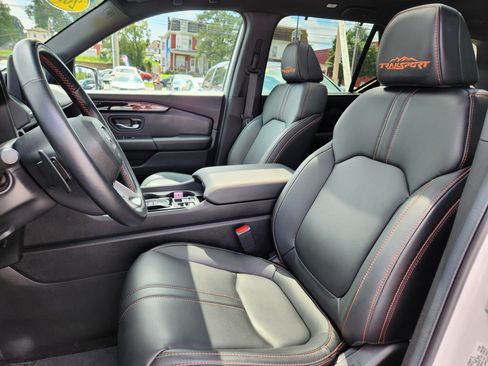 Certified 2025 Honda Pilot TrailSport image 10