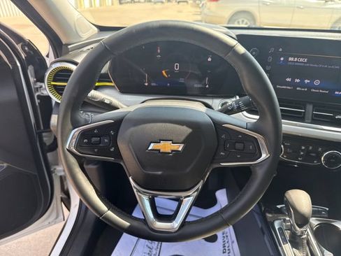 Used 2026 Chevrolet Trax LT w/ Driver Confidence Package FWD image 18