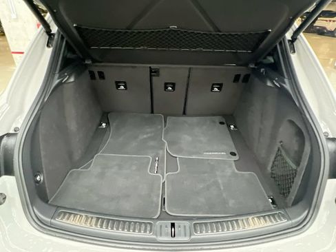 Certified 2020 Porsche Macan AWD/4WD image 28