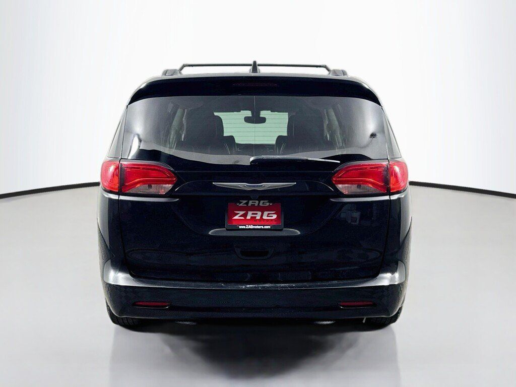 Used 2020 Chrysler Voyager Lxi FWD image 4