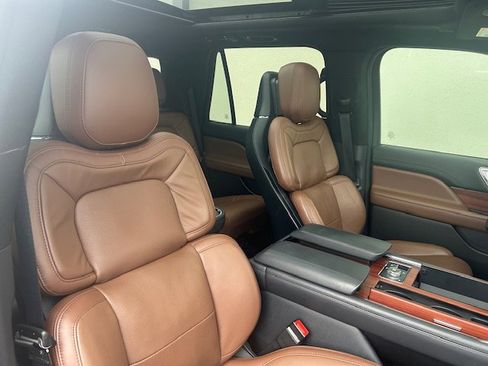 Used 2023 Lincoln Navigator Reserve RWD image 17