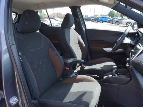Used 2020 Nissan Kicks SR FWD image 30