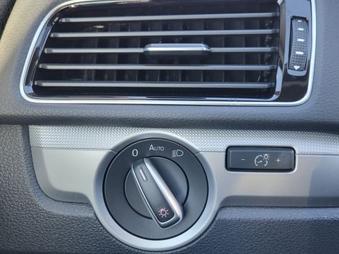 Used 2017 Volkswagen Passat 1.8T S image 21