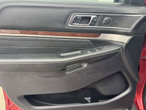 Used 2018 Ford Explorer Platinum image 14