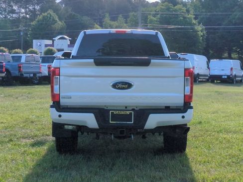 Used 2019 Ford F250 Lariat w/ Lariat Ultimate Package AWD/4WD image 12
