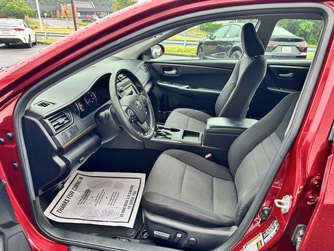 Used 2017 Toyota Camry LE FWD image 8