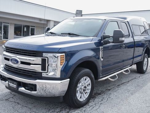 Used 2018 Ford F250 XLT w/ Camper Package RWD image 8