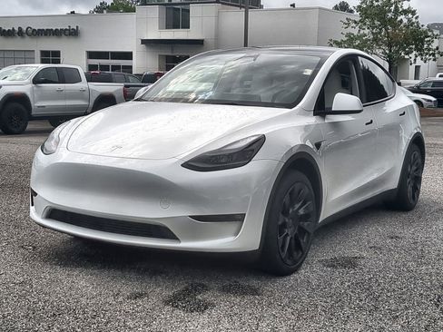 Used 2023 Tesla Model Y 2WD image 4