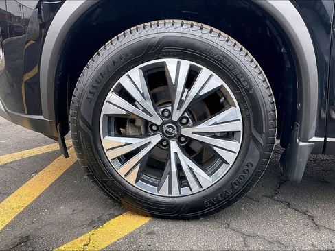 Used 2022 Nissan Rogue SV w/ SV Premium Package image 8