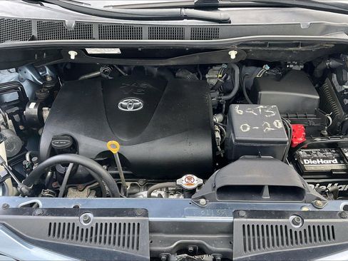 Used 2017 Toyota Sienna LE image 13