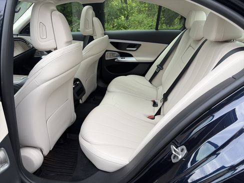 Used 2024 Mercedes-Benz E 350 4MATIC Sedan image 28