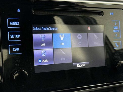 Used 2017 Toyota Corolla LE image 18