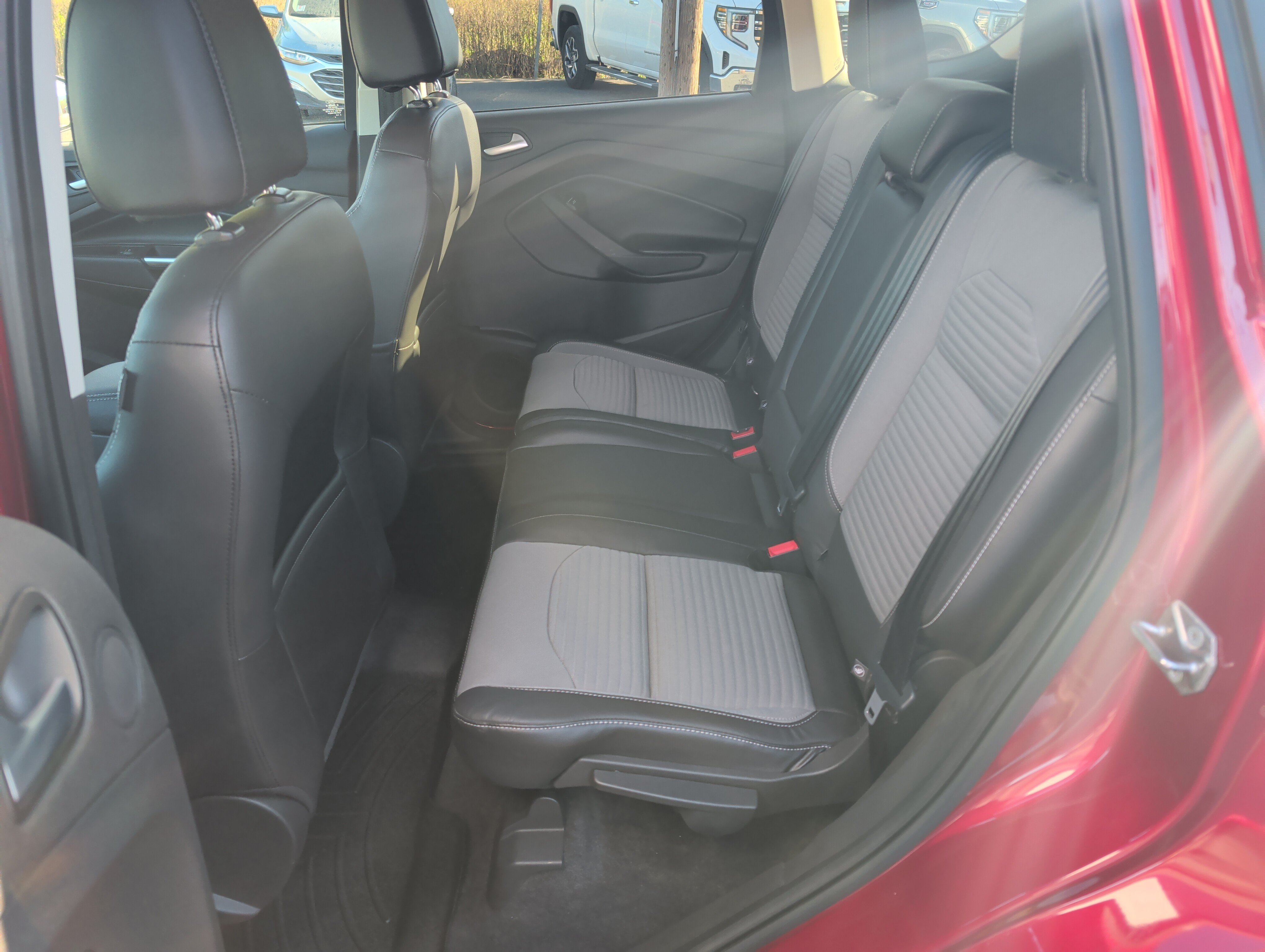 Used 2017 Ford Escape SE w/ Equipment Group 201A AWD/4WD image 13